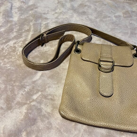 HOBO International Tan Pebble Leather Top Zip Pocket Crossbody Adjustable Strap - Picture 4 of 13